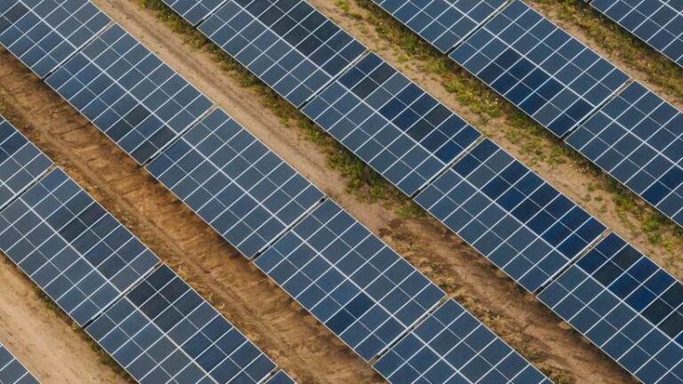 Compania de electricitate de stat din Serbia va construi o centrală solară pe depozitul de cenuşă al termocentralei Nikola Tesla A