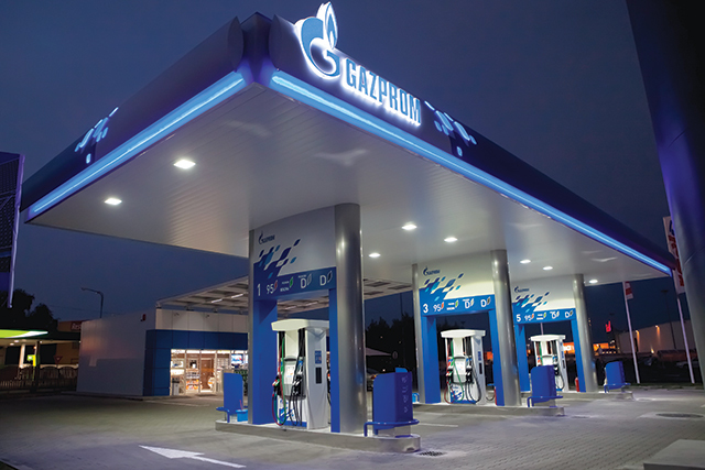 Un nou jucător în piaţa petrolieră? Iulian Stanciu, preşedintele eMAG, prin intermediul Foraj Sonde Videle, ar fi interesat de preluarea staţiilor Gazprom din România