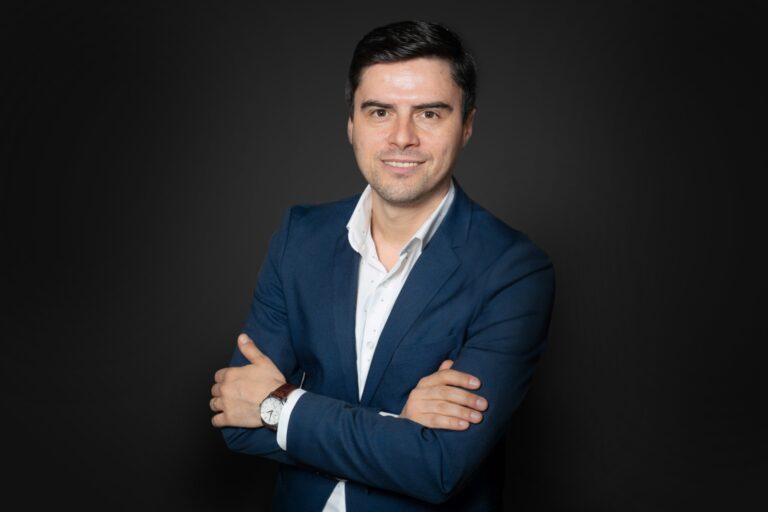 Mihai Pătraşcu, CEO evomag: „2025 a fost un an de ajustare şi validare a deciziilor strategice”. Retailerul online a încheiat anul cu afaceri de 54 de milioane de euro, în creştere cu 12%, şi ţinteşte 60 de milioane de euro în 2026. AI pentru automatizarea contabilităţii şi procesarea comenzilor