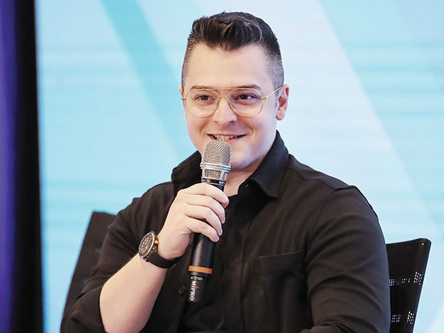 Schimbare de strategie la „noul val“ de fondatori: cum au ajuns start-up-urile Vestinda şi DesignVerse la venituri cumulate de aproape 1 mil. euro după ce au pus „pe pauză“ vânătoarea de investiţii pentru a se concentra pe execuţie. „Mai important este să construieşti un produs pe care oamenii chiar îl folosesc decât să ridici bani de la investitori“