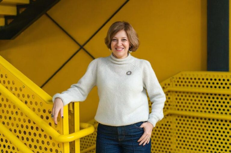 Vicepremierul Gheorghiu anunţă că va lansa o platformă prin intermediul căreia cetăţenii şi funcţionarii pot semnala probleme legate de birocraţie. Inteligenţa artificială le va centraliza şi le va trimite către instituţii