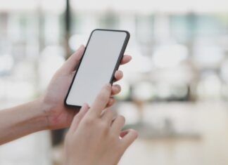 8 din 10 români vor să plătească cu cardul sau telefonul pentru vacanța de iarnă, iar 6 din 10 cu AI