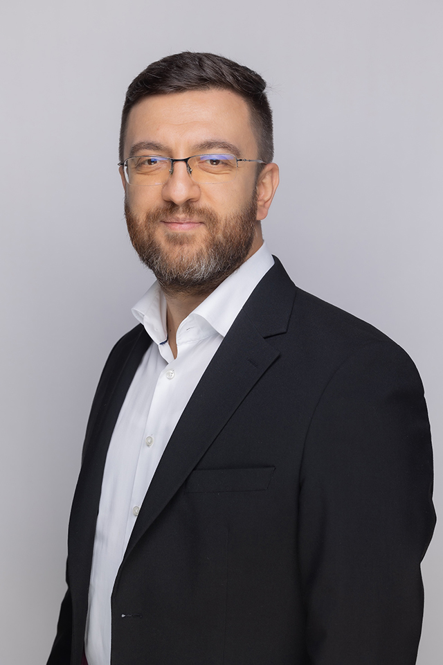 Canadienii de la Genetec, furnizor de software pentru securitate fizică, şi-au dublat afacerile din România în 2025. Bogdan Gavril, Genetec: România a avut cea mai mare rată de creştere din regiune. În retail, Kaufland şi alte lanţuri mari au implementat sisteme de detecţie a anomaliilor la casele de self-checkout