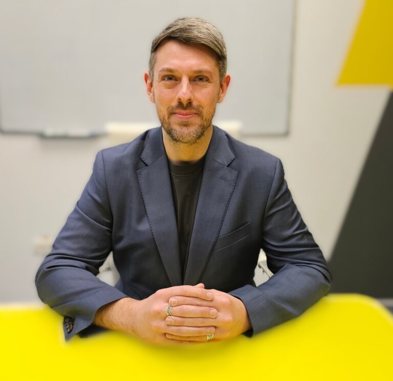 Schimbări în management: Furnizorul de servicii de conectivitate M247 Global îl aduce pe Pete Wakelam la conducere, după plecarea lui Alex Băloi