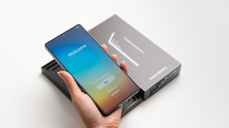 Jumătate din costul fabricării unui smartphone este dat acum de prețul memoriei. Scumpirile devin inevitabile?