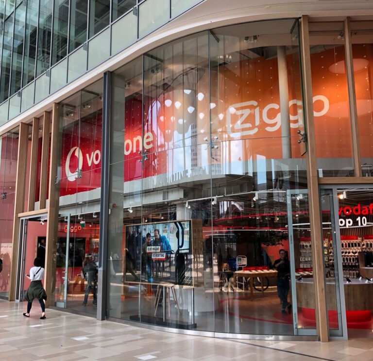 Vodafone își vinde participația la VodafoneZiggo, pentru 1 miliard de euro și acțiuni