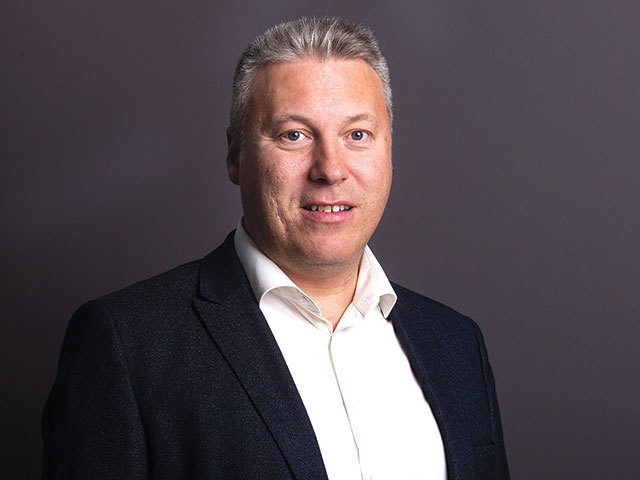 Cristian Pavel, CEO, Alfa Software: Avem un buget de investiţii de 400.000 de euro pentru software şi AI anul acesta. În 2025 am investit 100.000 de euro într-un asistent AI integrat în soluţia noastră ERP. Compania a încheiat anul 2025 cu afaceri de 20,7 mil. lei, marcând o creştere de 18%, şi a raportat un profit net de 5,7 mil. lei