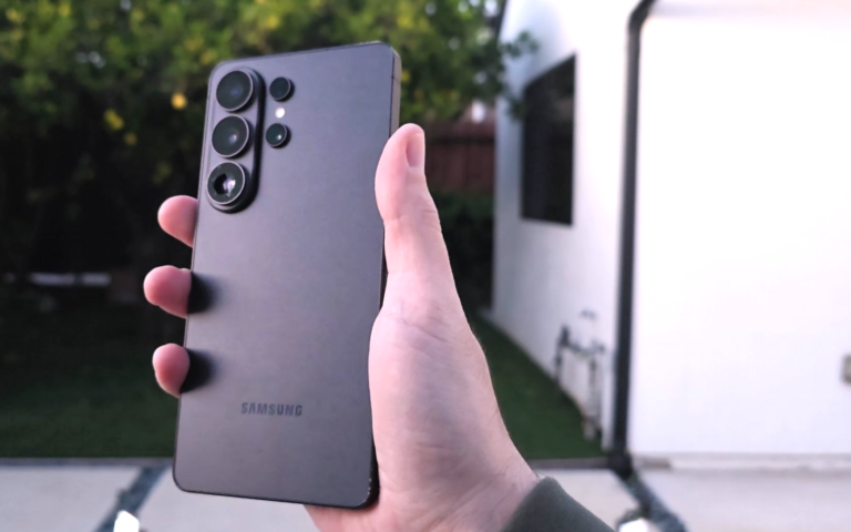 Cât de rezistent e Galaxy S26 Ultra, comparat alternativei Galaxy S25 Ultra în carcasă din titan