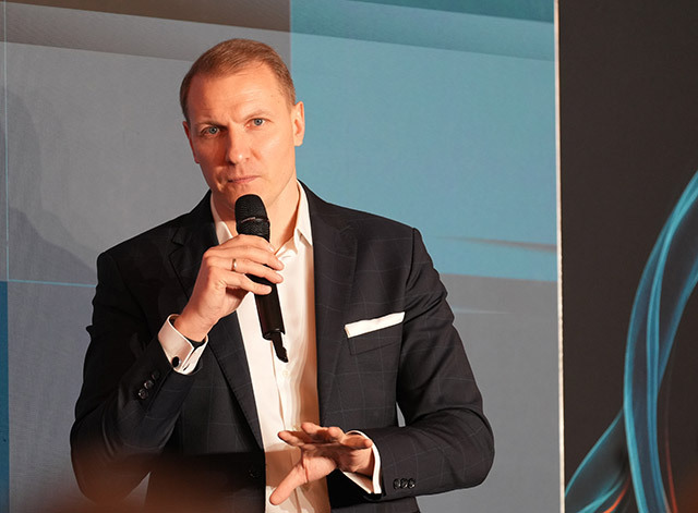 Mateusz Majewski, vicepreşedinte, UiPath: „Europa de Est e pe flancul ameninţărilor cibernetice – nu poţi deschide compania către AI fără restricţii. Agenţii noştri primesc reguli şi un perimetru de operare, ca un angajat nou“