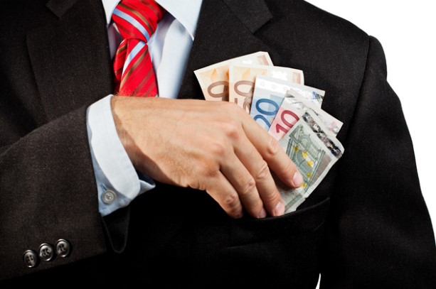 Investiţiile la rate card în publicitatea din mediul online, OOH, radio şi presă scrisă au ajuns la peste 818 milioane de euro în 2025. Din top 10 companii cu cele mai mari investiţii în publicitatea din online, 5 sunt case de pariuri