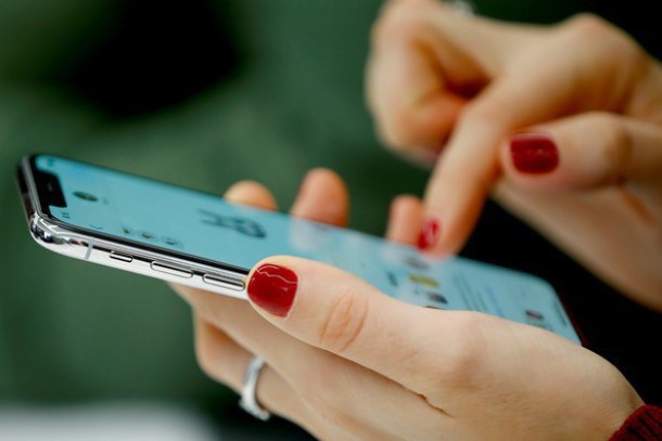 Bitdefender: Peste un milion de români au primit SMS-uri frauduloase care imită mesajele transmise de FAN Courier, într-o campanie de preluare a conturilor de WhatsApp. Atacatorii cer apoi bani contactelor victimei